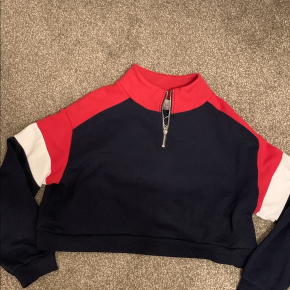 H&M cropped 1/4 zip. - Picture 2 of 2
